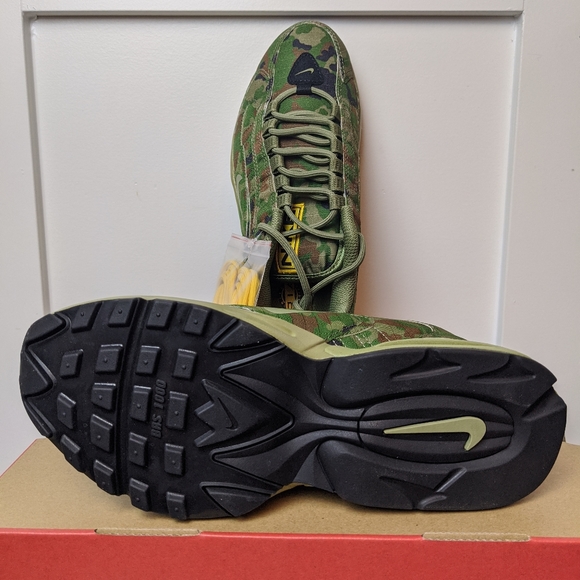 Nike Shoe - Picture 4 of 8